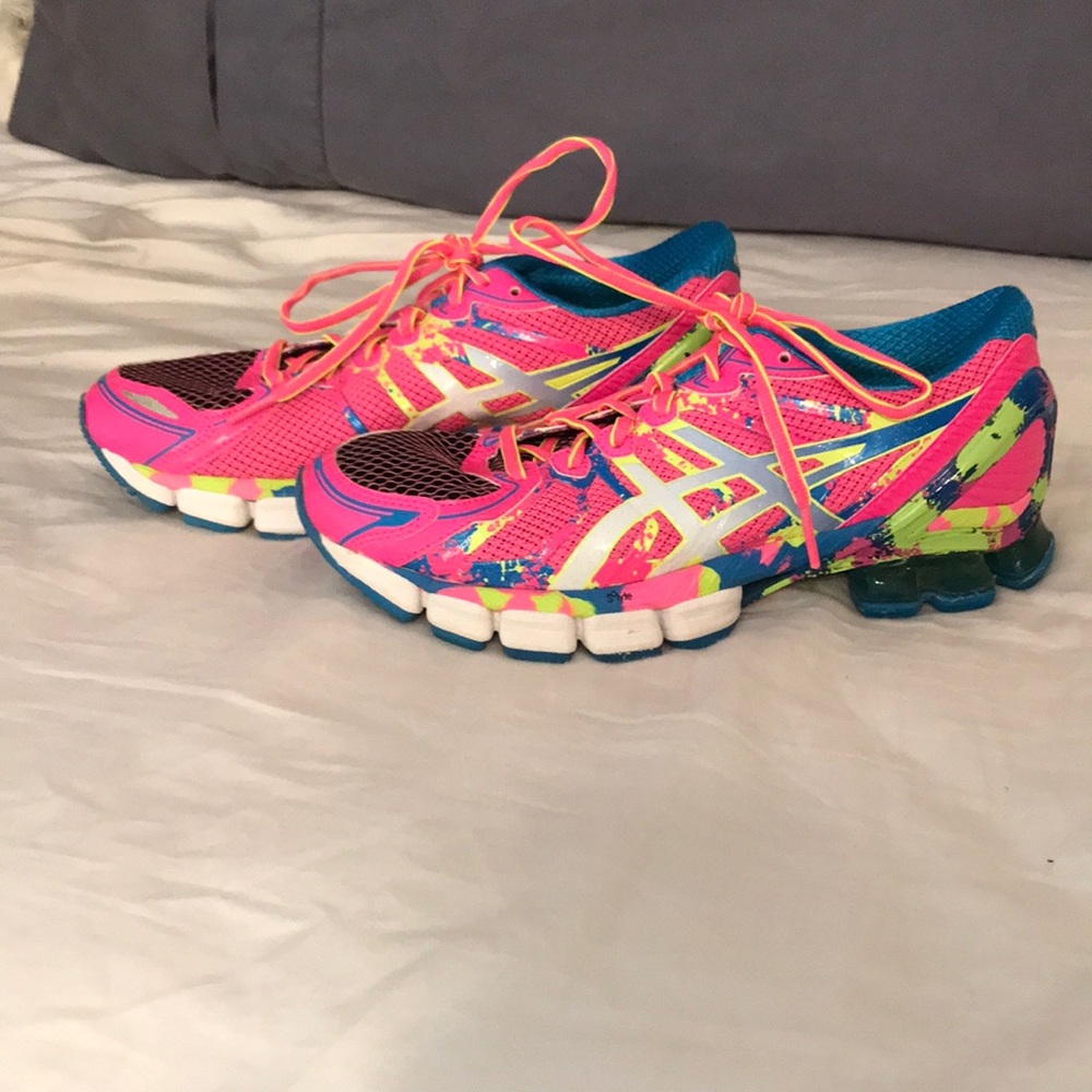 Multi colored ASICS
